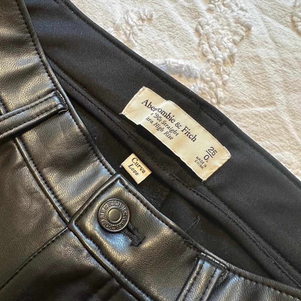 Abercrombie & Fitch Black Vegan Leather “The 90s Straight Leg Ultra High Rise” - Picture 6 of 9